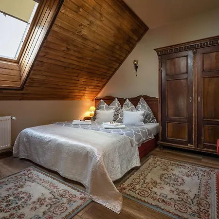 House Family Pensjonat 3*
