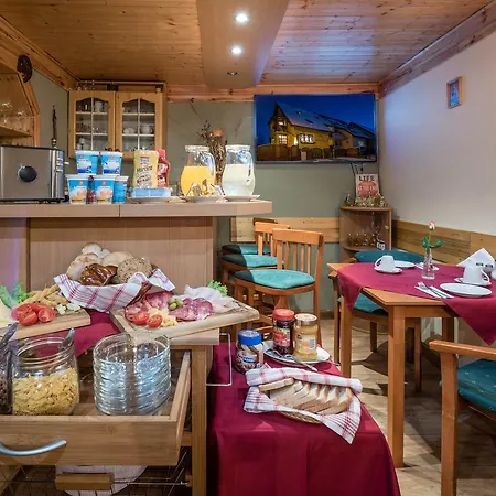 House Family פופראד