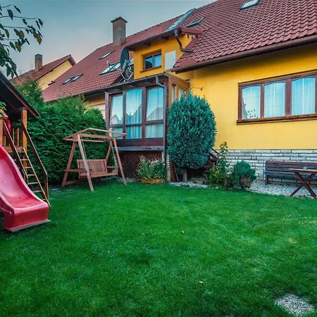 House Family Гостьовий будинок Попрад