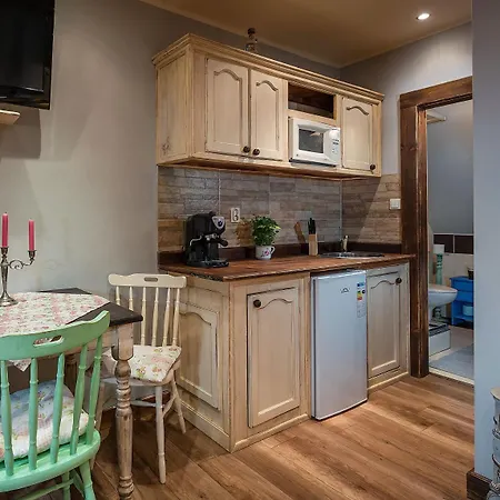 House Family פופראד